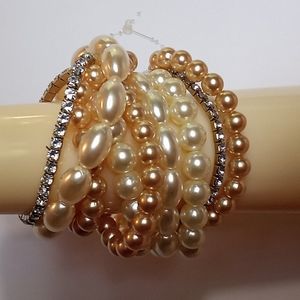 Stretchy bracelet set. Faux peral and rhinestones